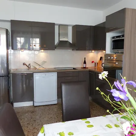 Grande Maison Contemporaine Avec Piscine Et Animaux Admis - Fr-1-489-134 *