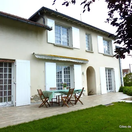Semesterbostad Grande Maison Contemporaine Avec Piscine Et Animaux Admis - Fr-1-489-134 Le Mayet-de-Montagne